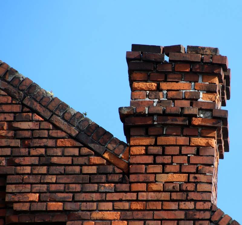 Damaged chimney on an Wauconda home showing cracks and missing mortar
